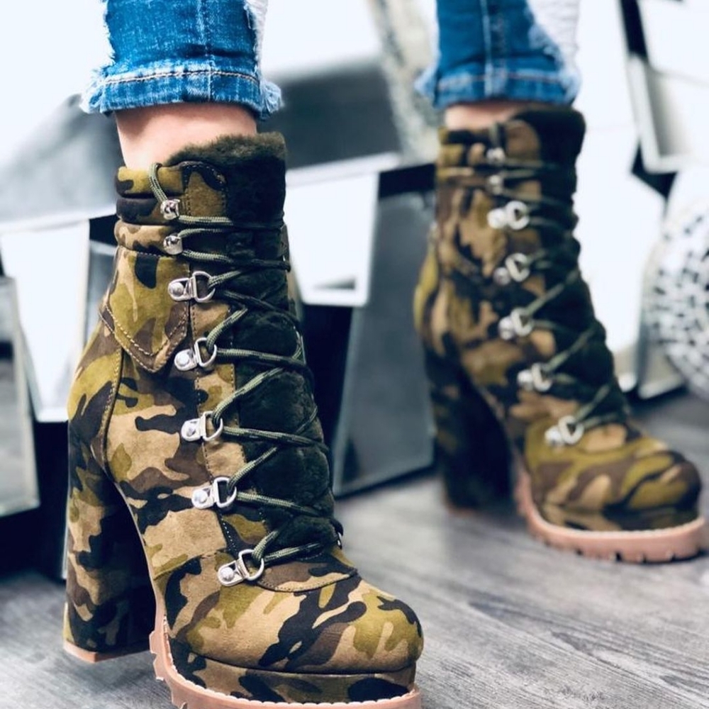 𝙇𝙖𝙨𝙩 𝙎𝙞𝙯 6.5 & 8🖤Camouflage Lace Up Lug Platform
